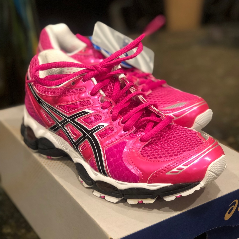 New ASICS Nimbus Running Shoes size 5